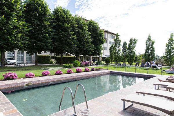 Swimming Pool Area - Hotel Somaschi- Monastero di Cherasco